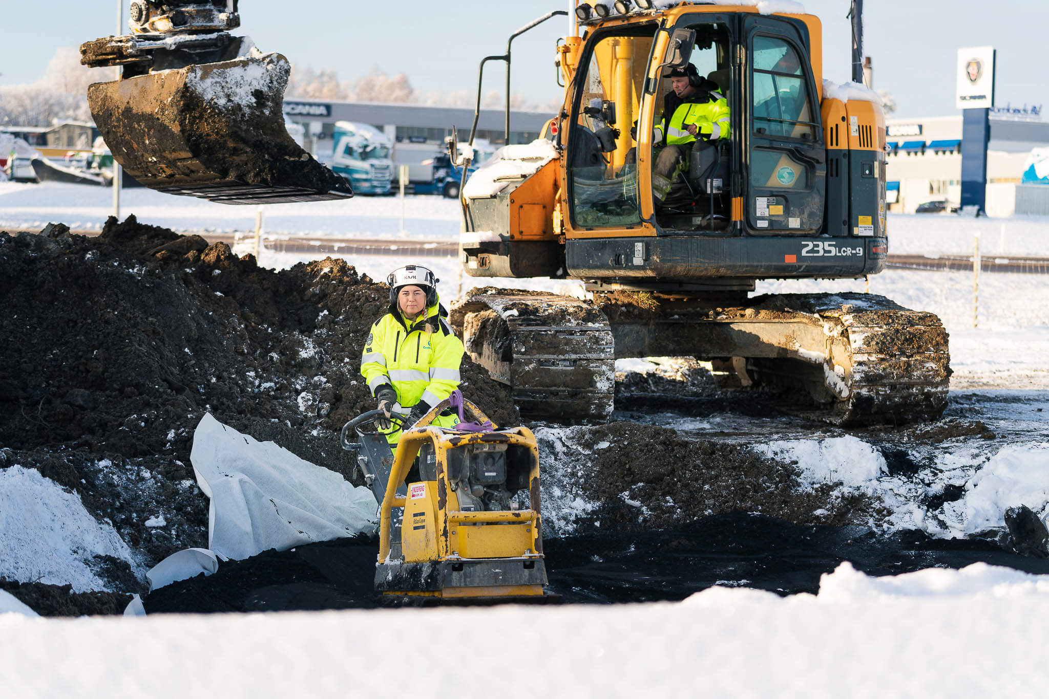 Anställd på Contractor ute på fält