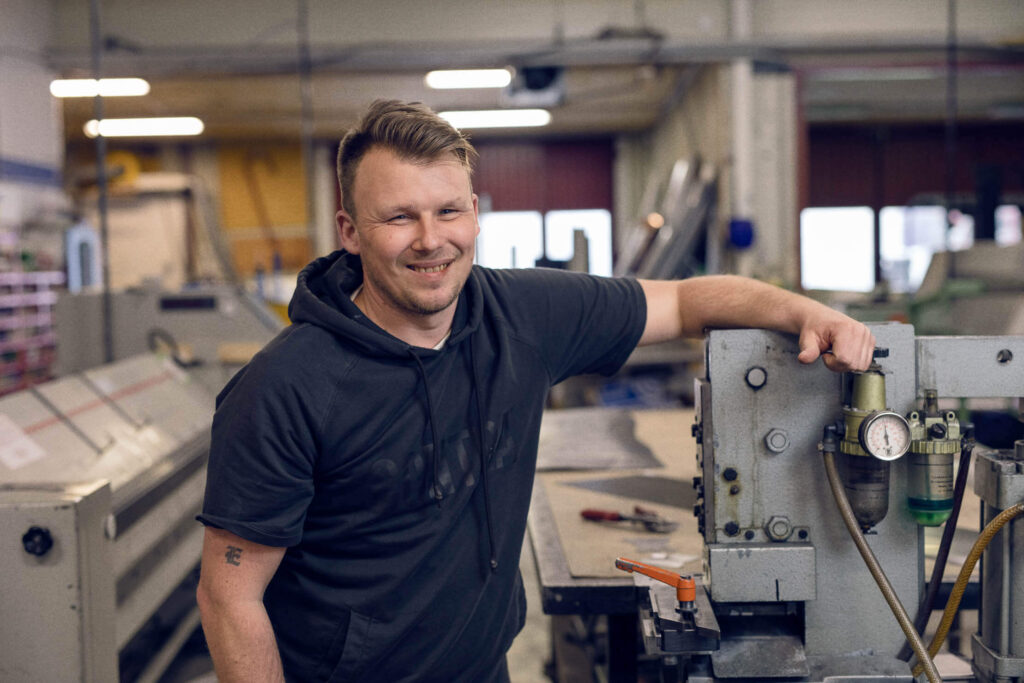 Byggperson som har Infobric Workorder och arbetsorder