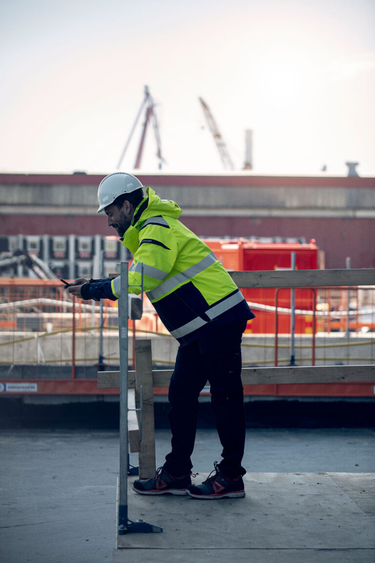 Man på byggarbetsplats