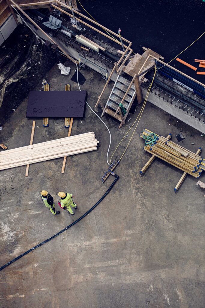 individer på byggarbetsplats